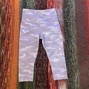 Athleta Elation Camo Crop - Small White/Gray